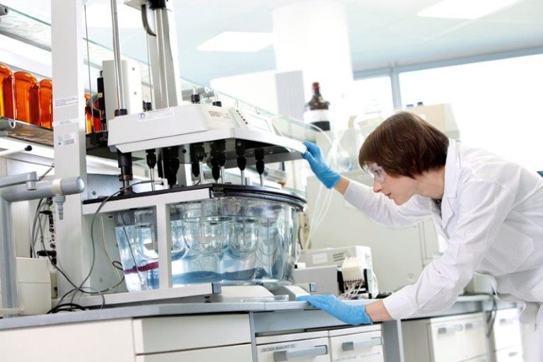 laboratory worker at the machine